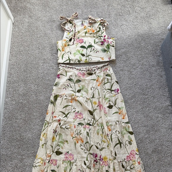 Floral Tie-Shoulder two piece set Shirt and Skirt - Picture 2 of 5